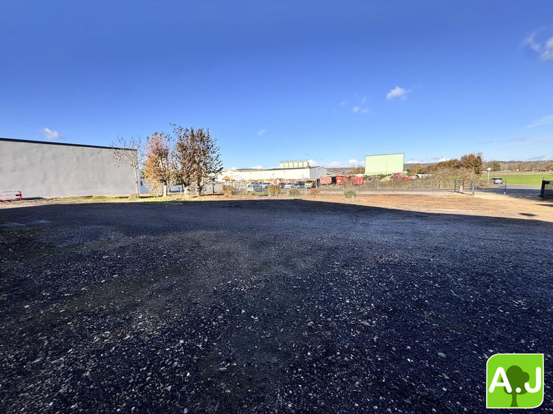 Local commercial - 900 m² - 3 pièces