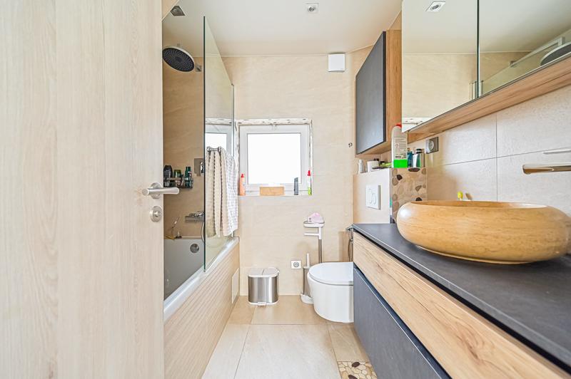 Maison - 216 m² - 6 pièces