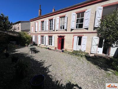 Maison - 380 m² - 8 pièces