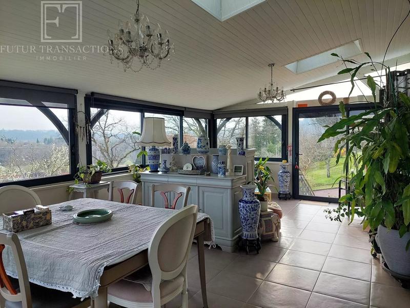 Maison - 207 m² - 9 pièces