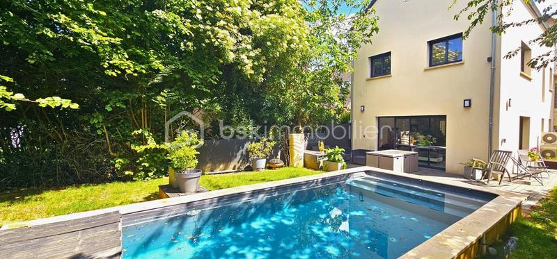 Maison - 270 m² - 11 pièces