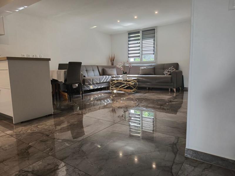 Maison - 180 m² - 6 pièces