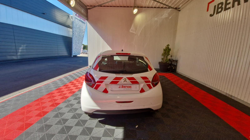 Peugeot 208 affaire Bluehdi 100 Ss Premium