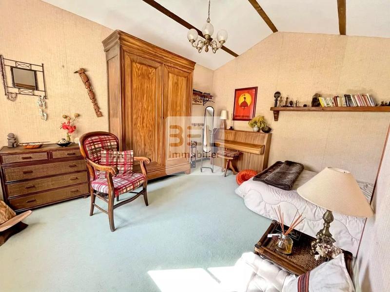 Maison - 250 m² - 9 pièces