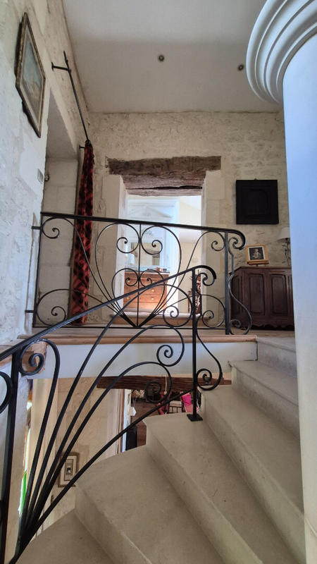 Maison - 379 m² - 12 pièces