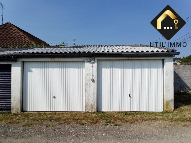 Parking / Garage - 882 m²