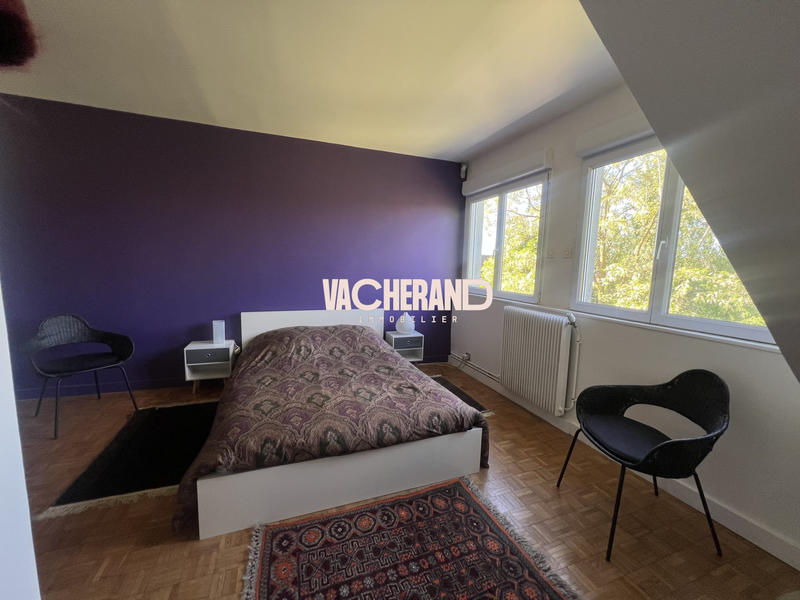 Maison - 250 m² - 6 pièces