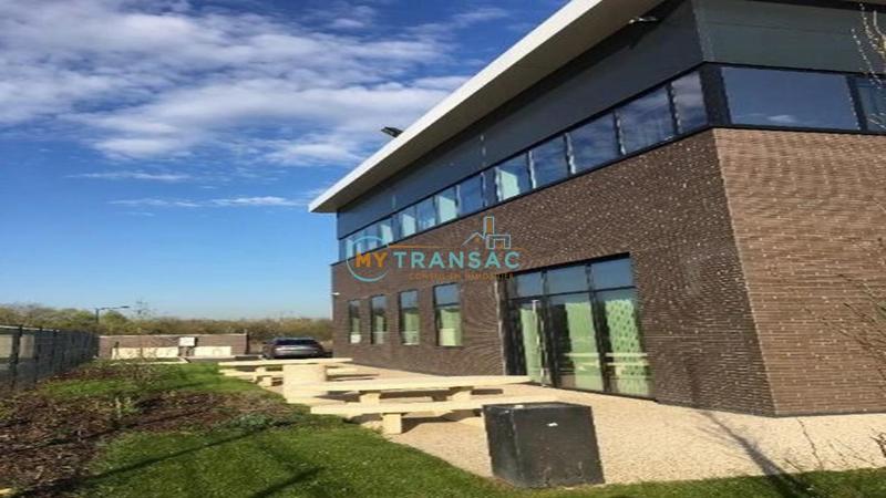 Local d'activités - 3 279 m²