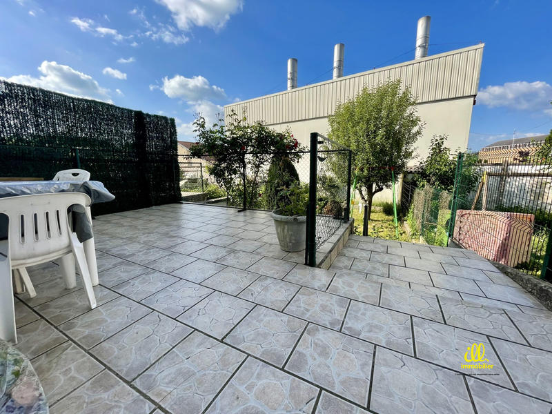 Maison - 99 m² - 5 pièces