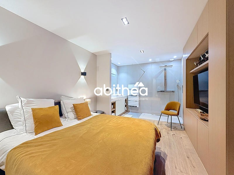 Villa - 388 m² - 9 pièces