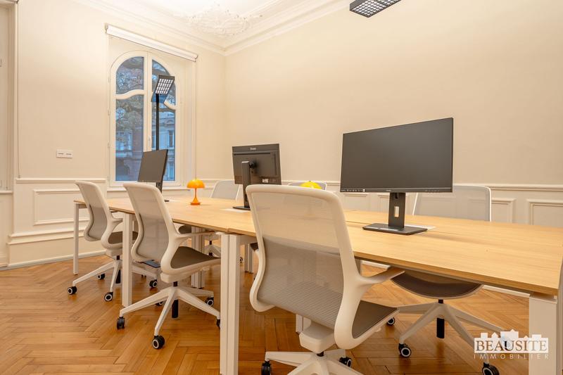 Local d'activités - 15 m² - 5 pièces