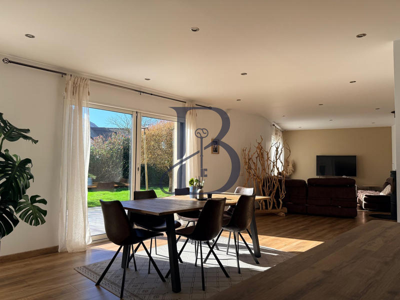 Maison - 172 m² - 9 pièces
