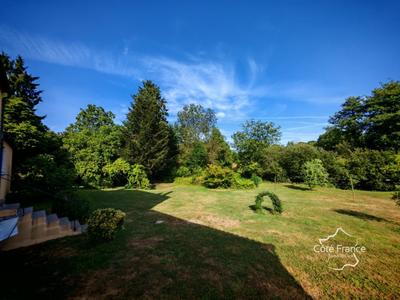 Propriété - 85 m² - 5 pièces