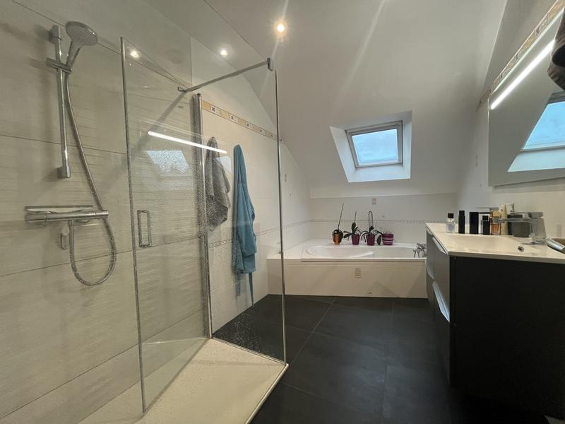 Maison - 200 m² - 9 pièces