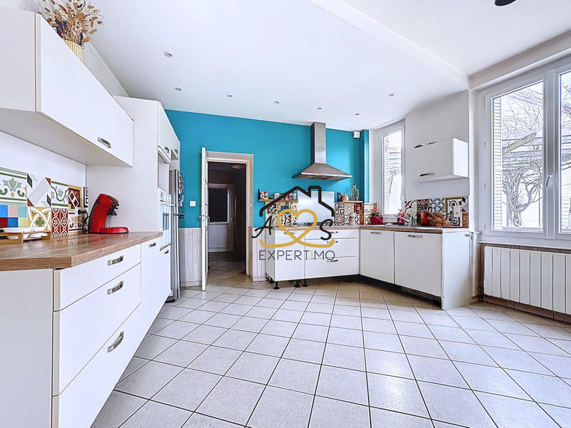 Maison - 176 m² - 9 pièces