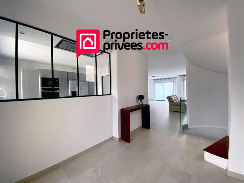 Maison - 218 m² - 9 pièces