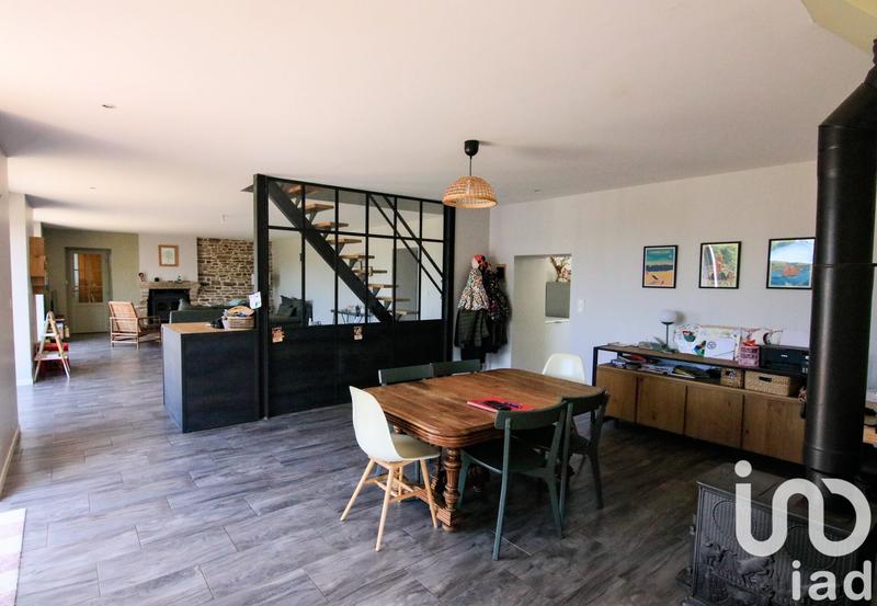 Maison - 210 m² - 7 pièces