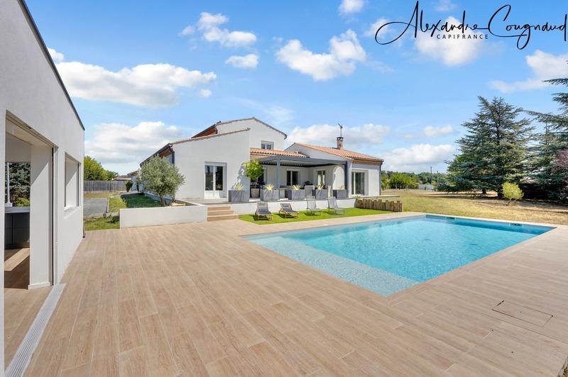 Villa - 309 m² - 8 pièces