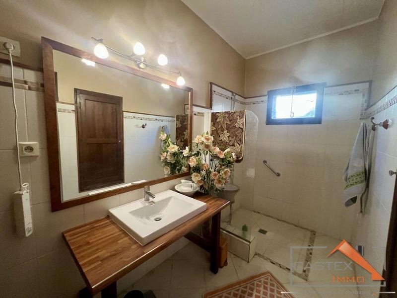 Maison - 178 m² - 8 pièces