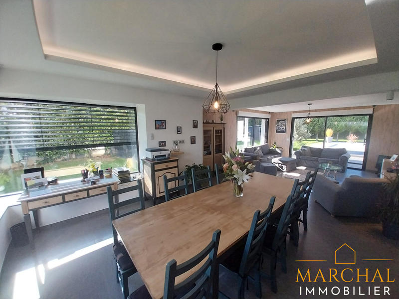 Villa - 251 m² - 8 pièces