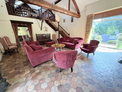 Maison - 350 m² - 9 pièces