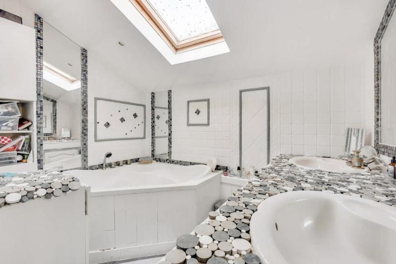 Maison - 225 m² - 7 pièces