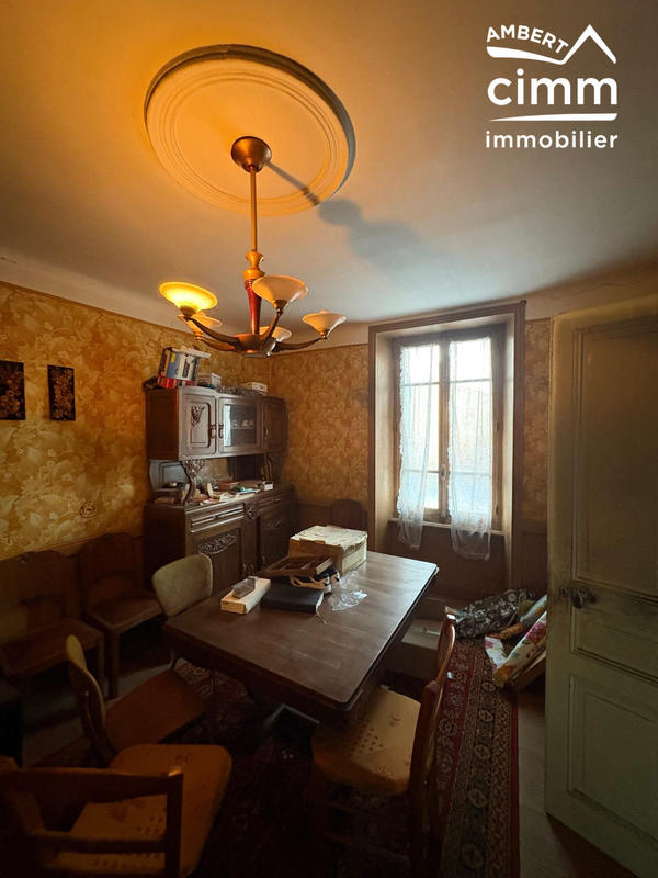 Maison - 111 m² - 8 pièces