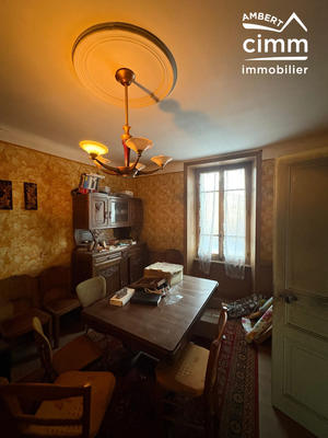 Maison - 111 m² - 8 pièces