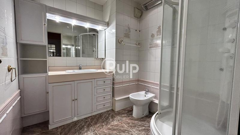 Appartement - 111 m² - 6 pièces