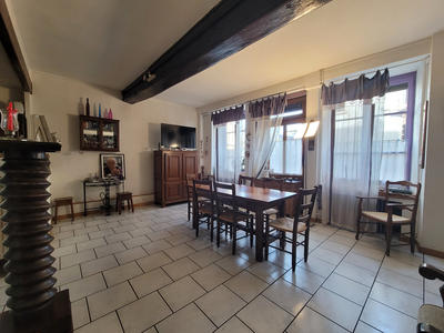 Maison - 254 m² - 10 pièces