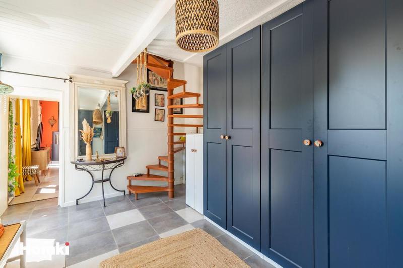 Maison - 270 m² - 8 pièces