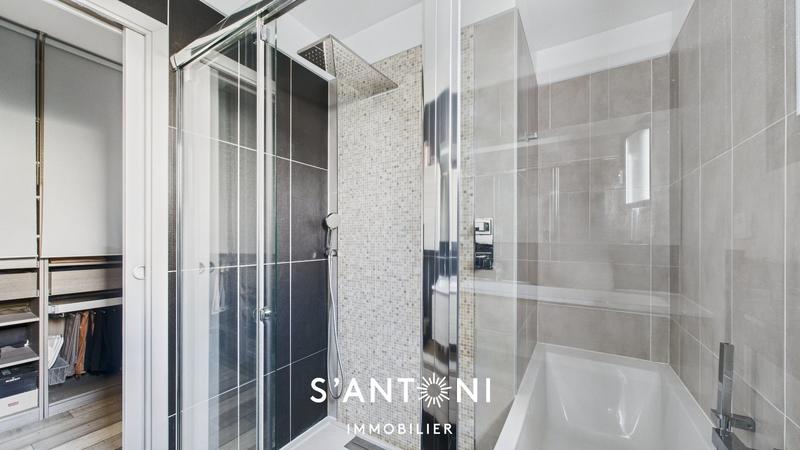 Maison - 200 m² - 9 pièces