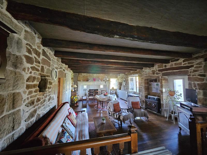 Propriété - 243 m² - 9 pièces