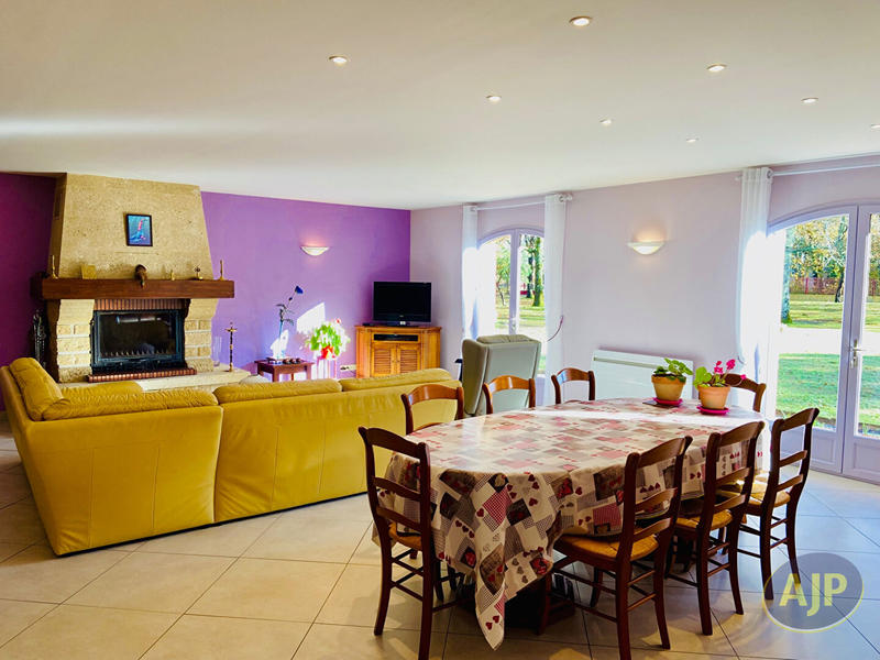 Maison - 209 m² - 8 pièces