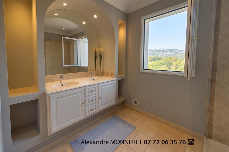 Villa - 255 m² - 6 pièces