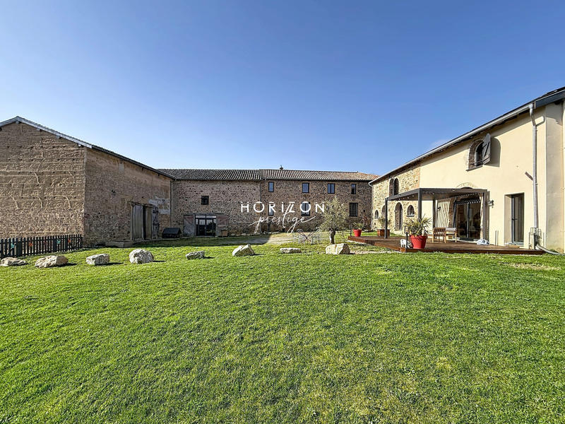 Maison ancienne - 433 m² - 10 pièces