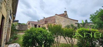 Maison - 330 m² - 12 pièces