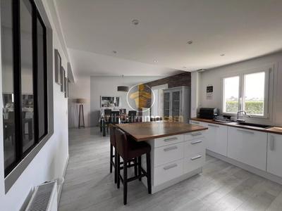 Maison - 90 m² - 5 pièces