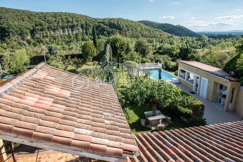 Villa - 340 m² - 16 pièces