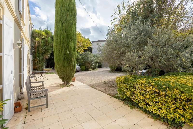 Propriété - 307 m² - 9 pièces