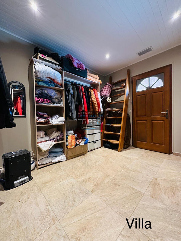 Maison - 228 m² - 10 pièces