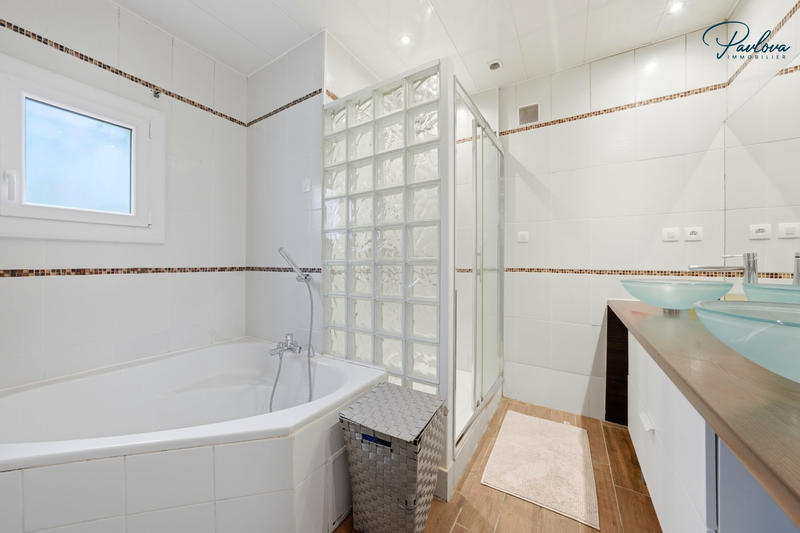 Maison - 136 m² - 6 pièces