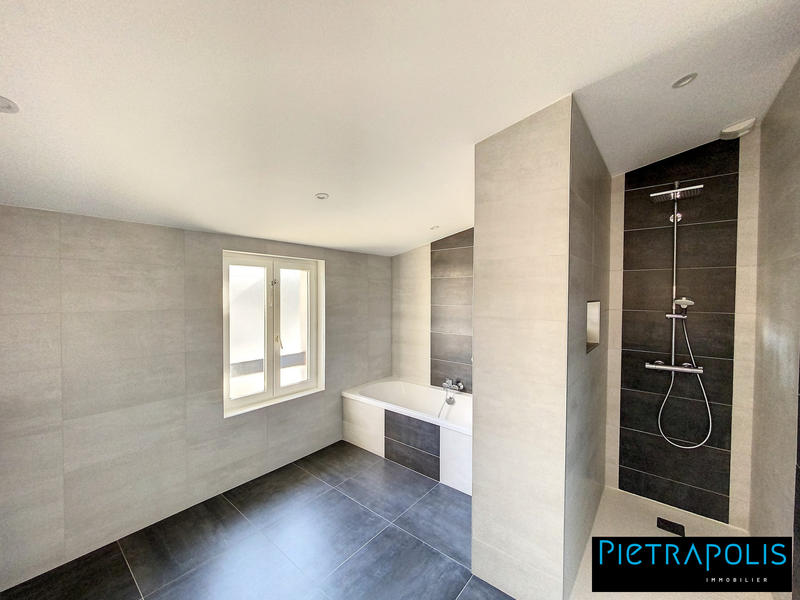 Maison - 180 m² - 7 pièces