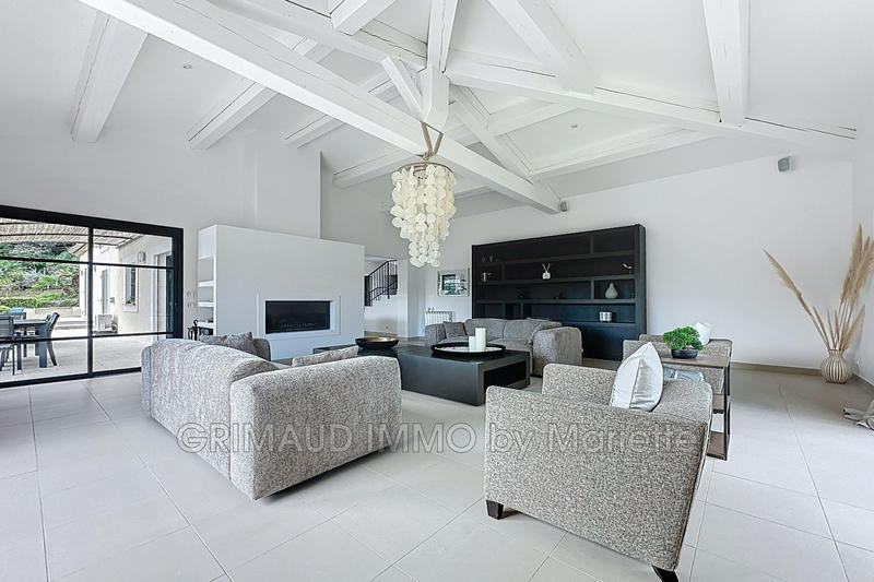 Villa - 261 m² - 6 pièces