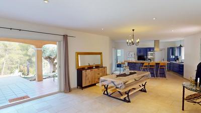 Maison - 200 m² - 6 pièces