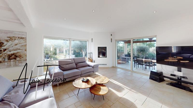 Maison - 207 m² - 7 pièces