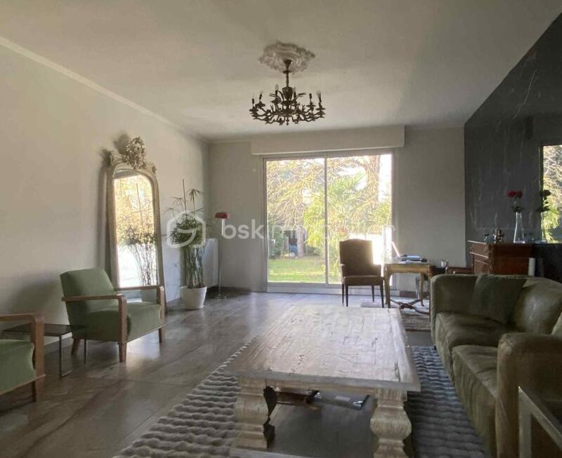 Maison - 240 m² - 8 pièces