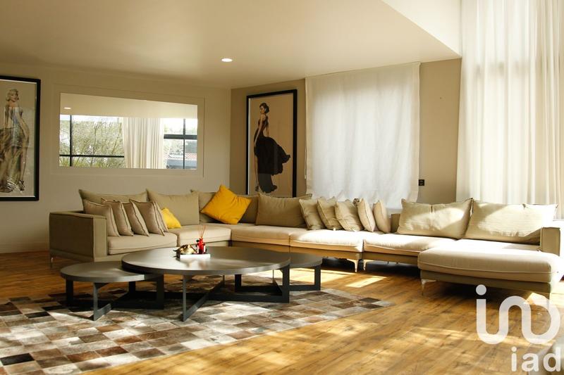 Maison - 590 m² - 11 pièces