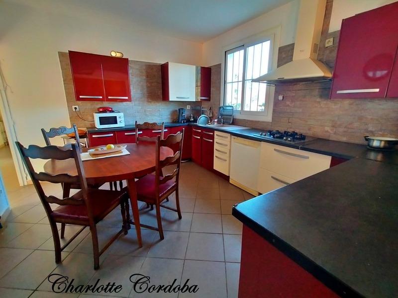 Maison - 233 m² - 8 pièces