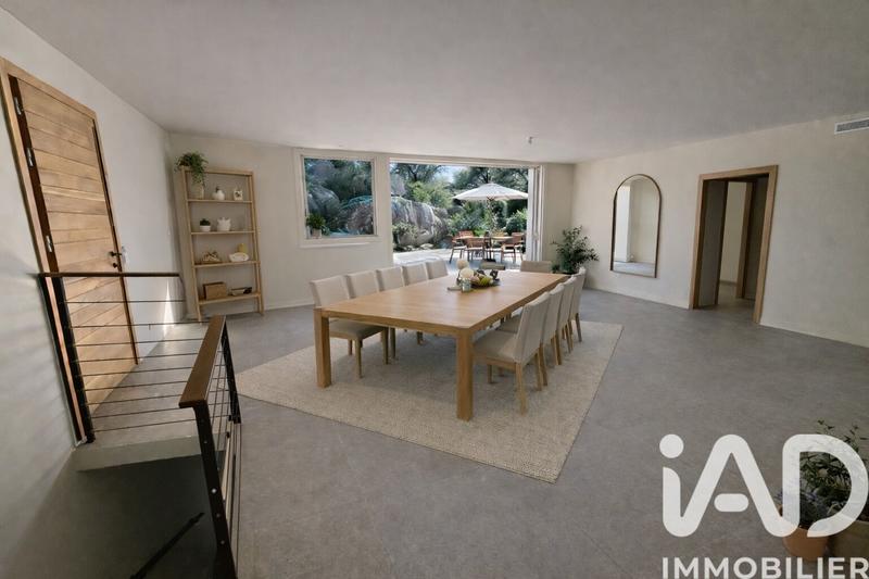 Maison - 220 m² - 8 pièces